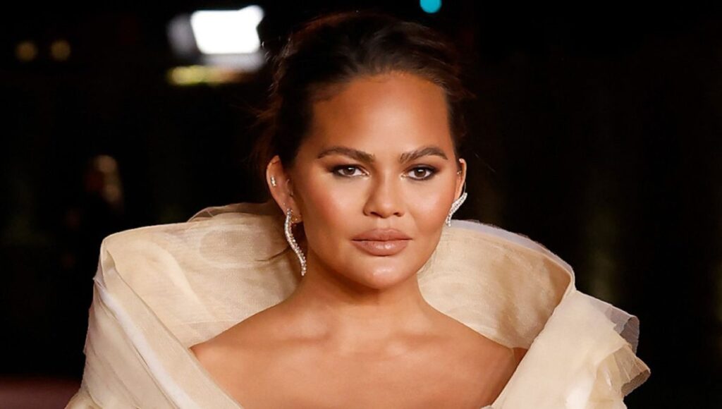 Chrissy Teigen Ethnic Background, First Husband, Controversy, Net Worth, Race, Young, Plastic Surgery, Instagram